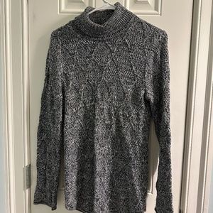 Turtleneck sweater with knit pattern (S/M)